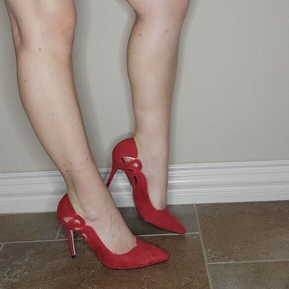 Just fab Serice Cutout suede red  Pumps. - Picture 11 of 12